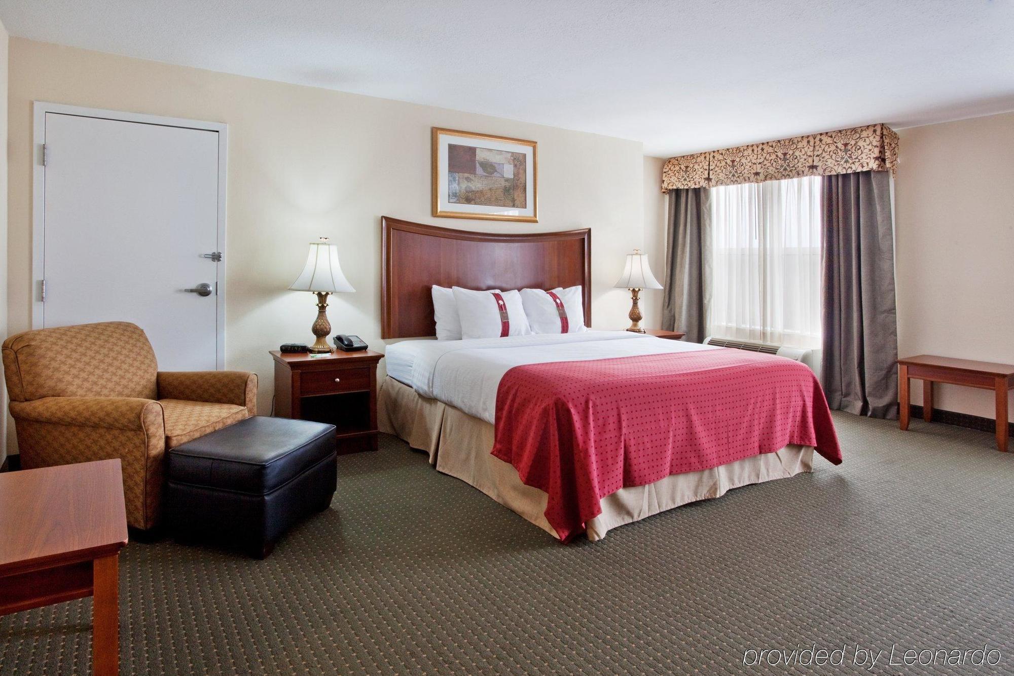 Holiday Inn Brunswick I-95 Room photo