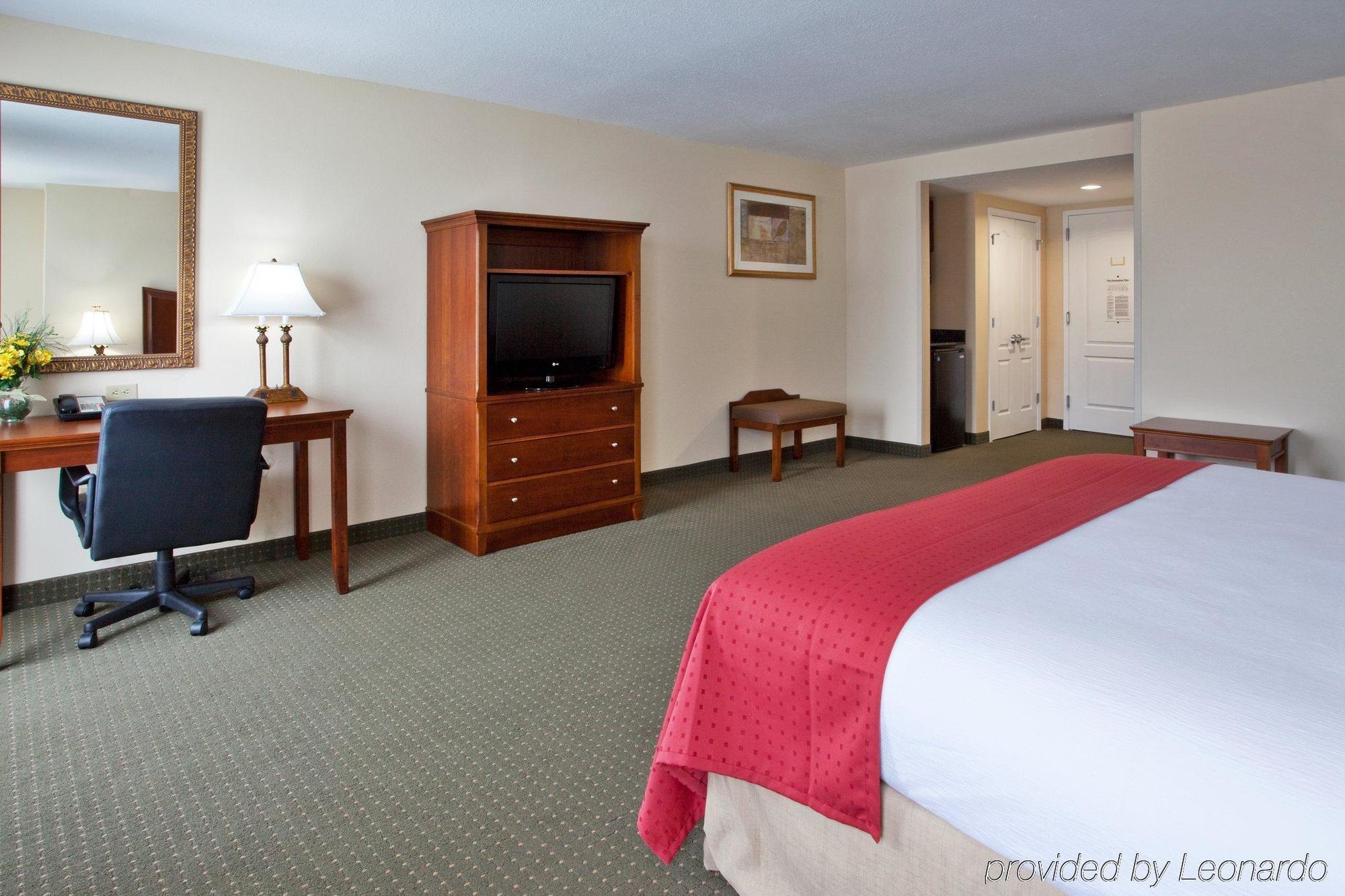 Holiday Inn Brunswick I-95 Room photo