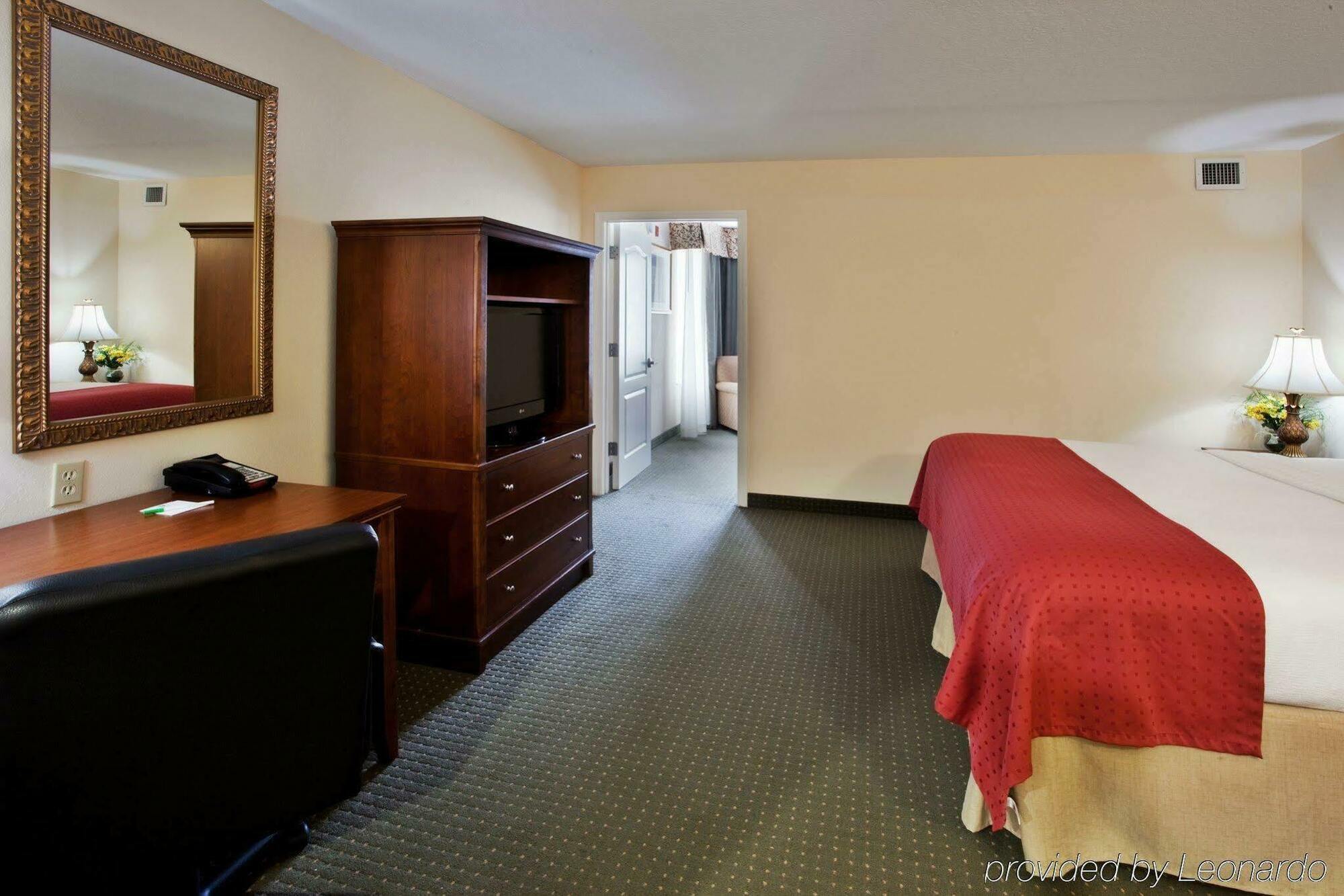 Holiday Inn Brunswick I-95 Room photo
